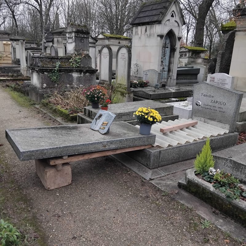 Following a default in the payment of the rent for the spot, a vacancy has occurred at Père Lachaise Cemetery.