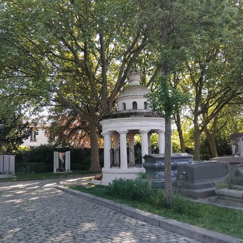 A nice simple grave at Père Lachaise Cemetery!