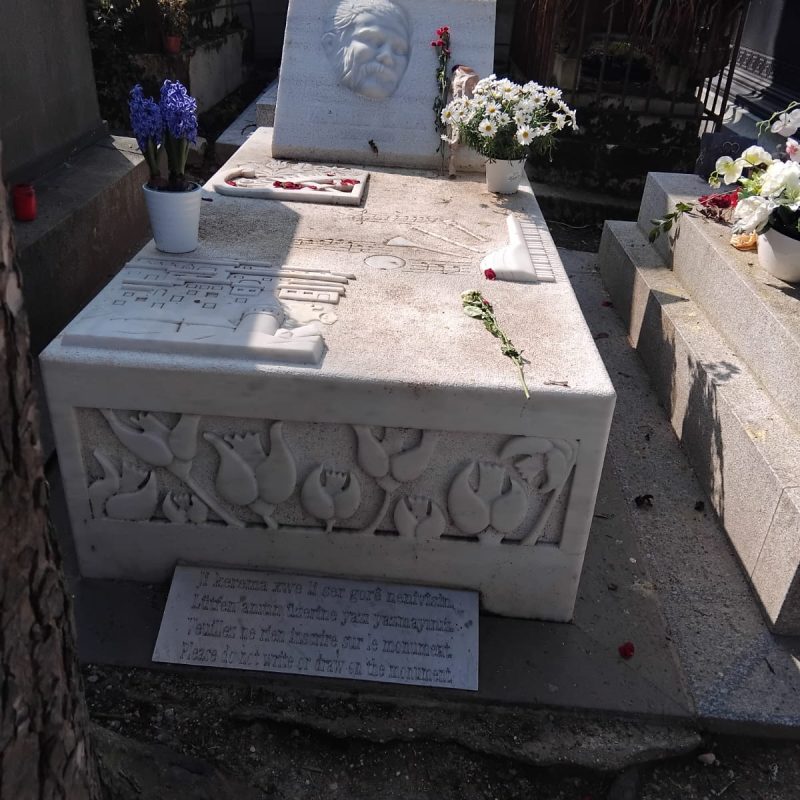 The tomb of the most important poet in Kurdish literature at Père Lachaise Cemetery.